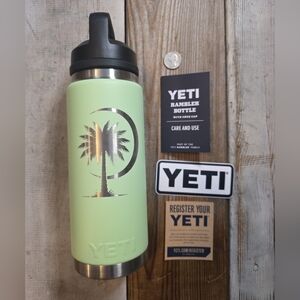 YETI 26oz Rambler Green Palmetto Moon Design Chug Cap Top Handle NEW